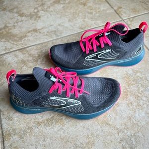 Brooks Women’s Levitate StealthFit 5 Running Shoe size 8